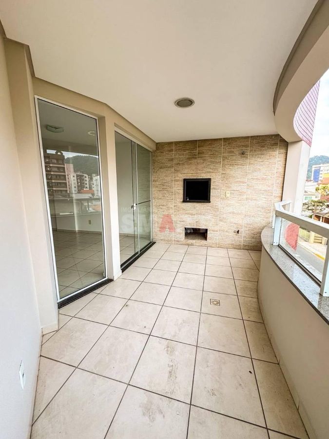 Apartamento com 1 Suíte +2 Quartos no Centro
