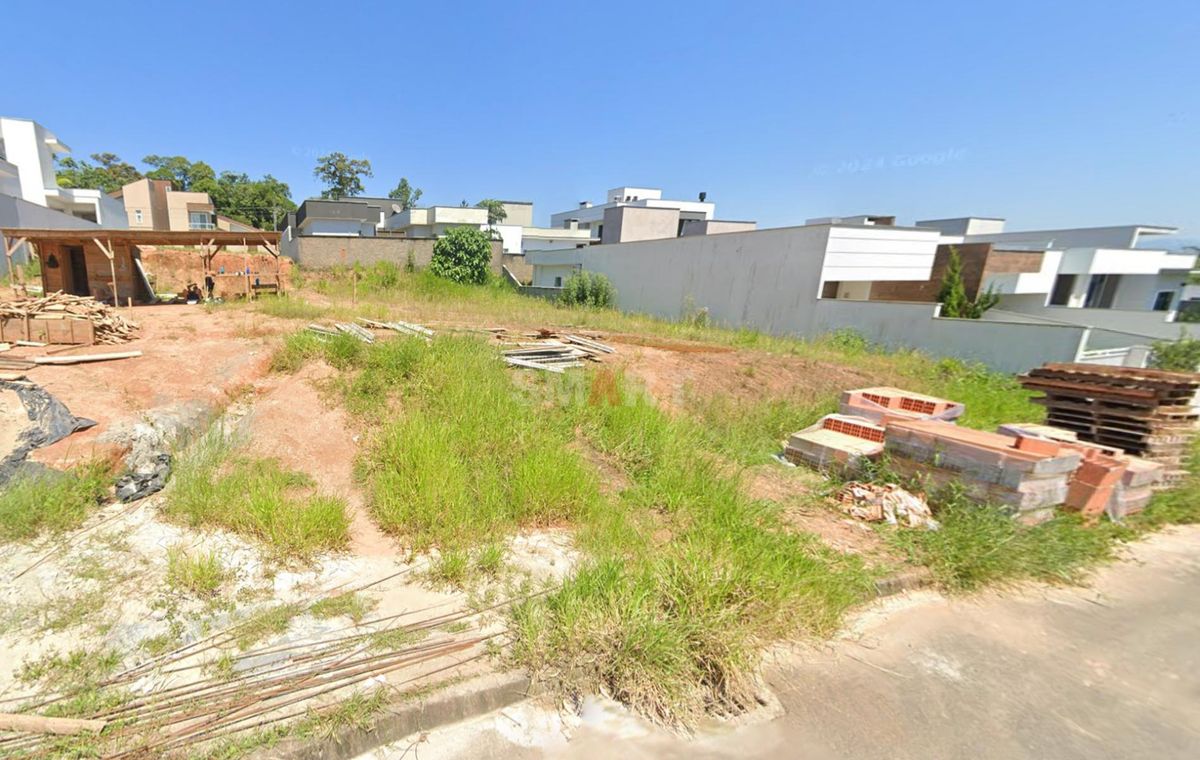 Terreno com 320m² de área total em loteamento alto padrão