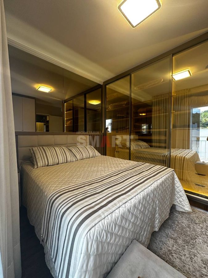 Geminado com 3 quartos e piscina semimobiliado