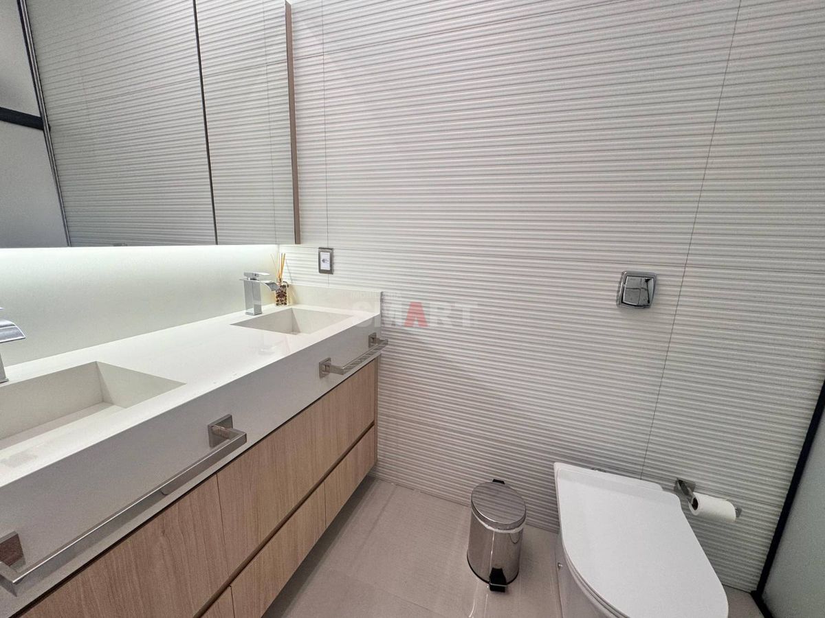 Casa de Alto Padrão com Edícula no Bairro Rau com 3 Suítes