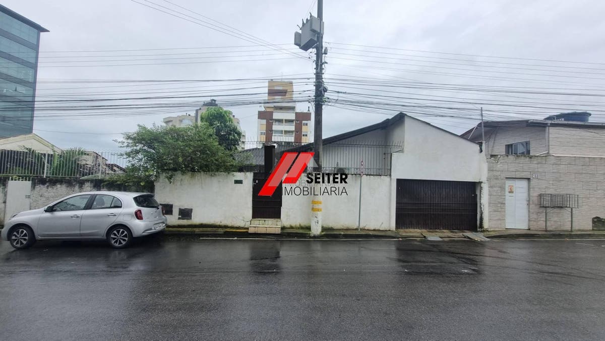 Terreno à venda no bairro Agronômica em Florianópolis
