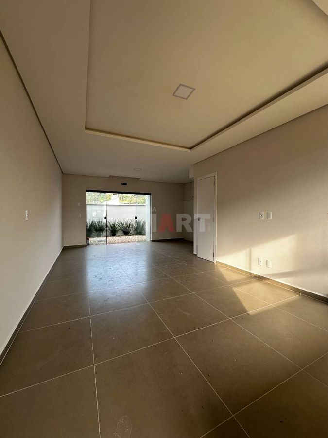 Geminado Duplex com 1 Suíte + 2 Quartos e Espaço de Fundos com Churrasqueira