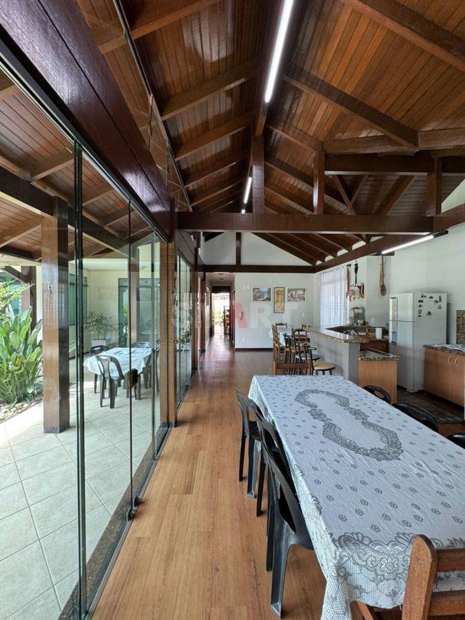 Casa Semimobiliada com 2 Suítes e 1 Quarto no Bairro Vila Nova