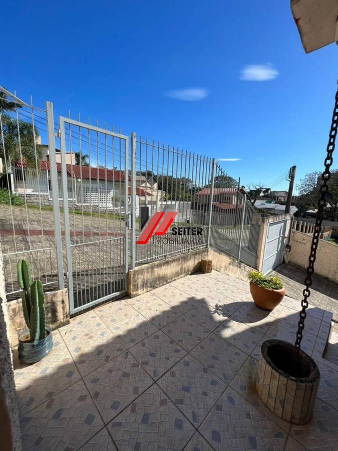 Casa a venda centro de Florianpolis, com 3 dormitorios sendo 1 suíte, vaga de garagem para ate 4 carros