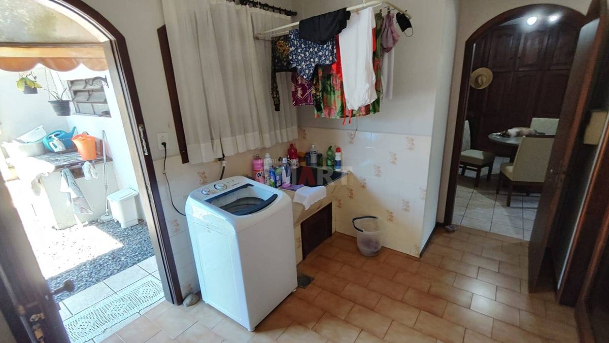 Casa com 2 Suítes e 1 Quarto no Bairro Baependi