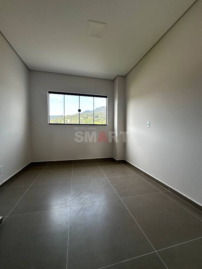 Geminado Duplex com 1 Suíte + 2 Quartos e Espaço de Fundos com Churrasqueira
