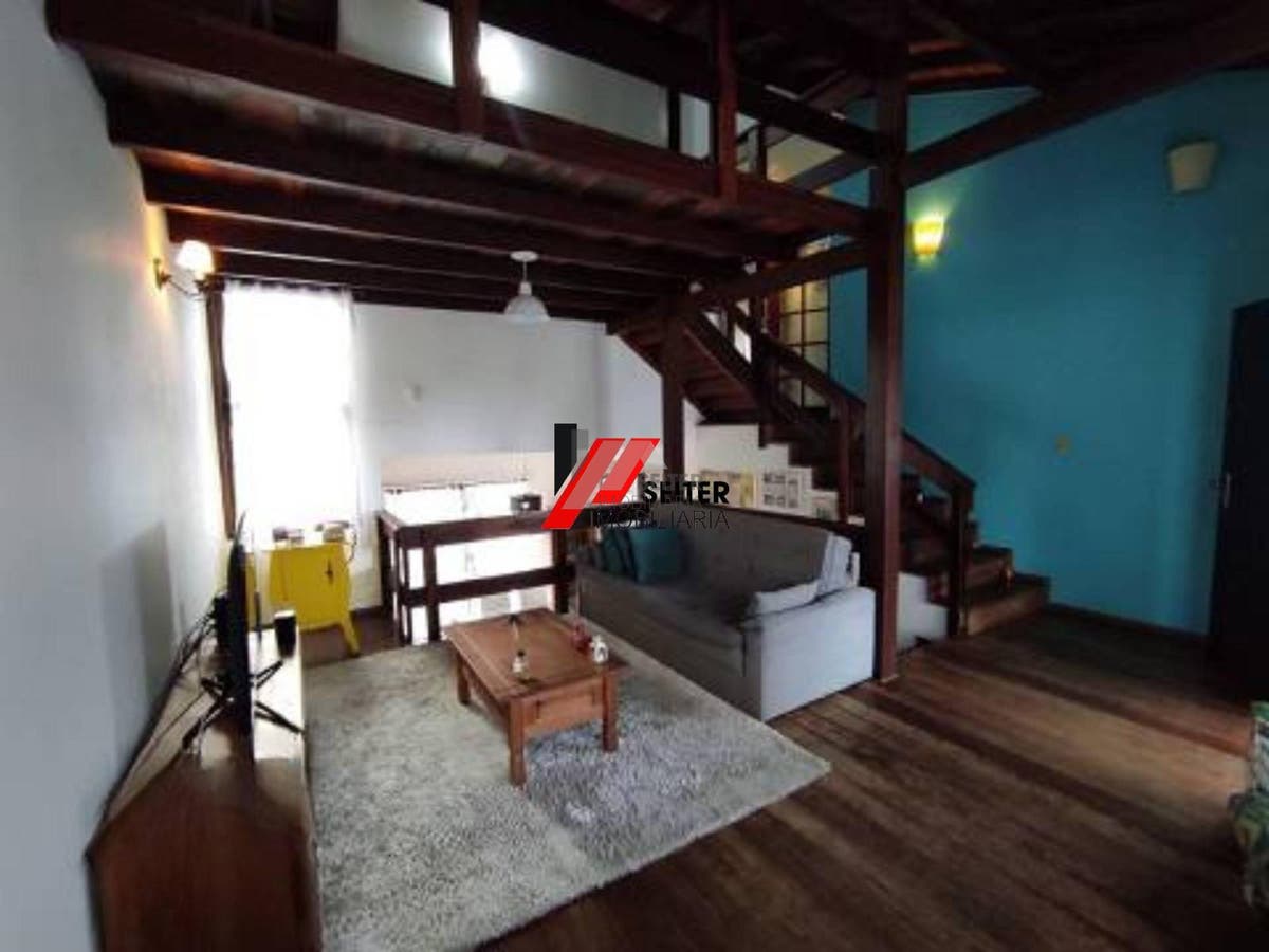 Casa com 3 dormitórios, sendo 1 suíte a venda, com área de 214,82m² Trindade