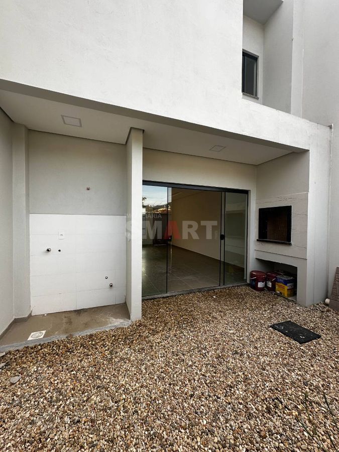 Geminado Duplex com 1 Suíte + 2 Quartos e Espaço de Fundos com Churrasqueira