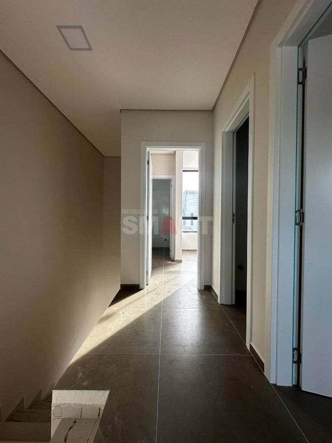 Geminado Duplex com 1 Suíte + 2 Quartos e Espaço de Fundos com Churrasqueira
