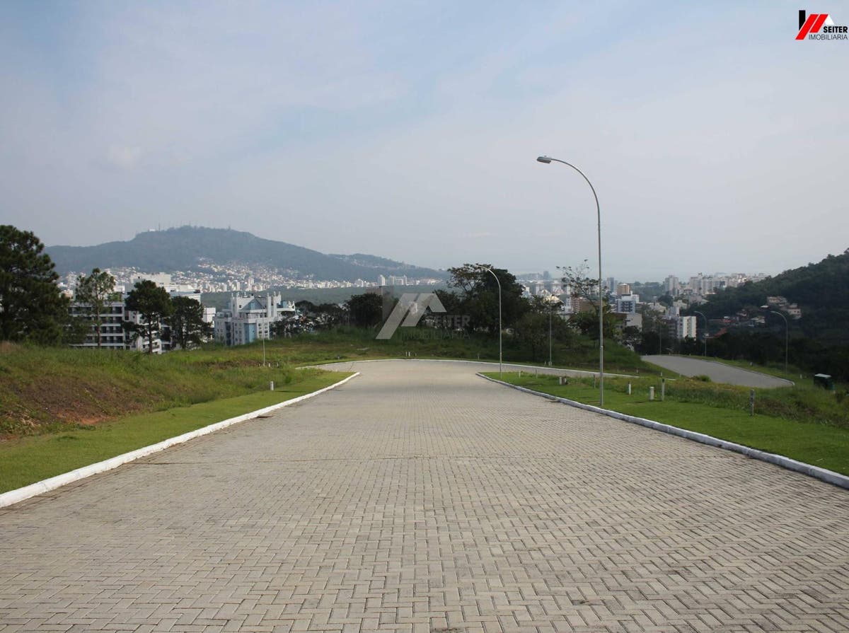 Terreno a venda no bairro Itacorubi com localização previlegiada
