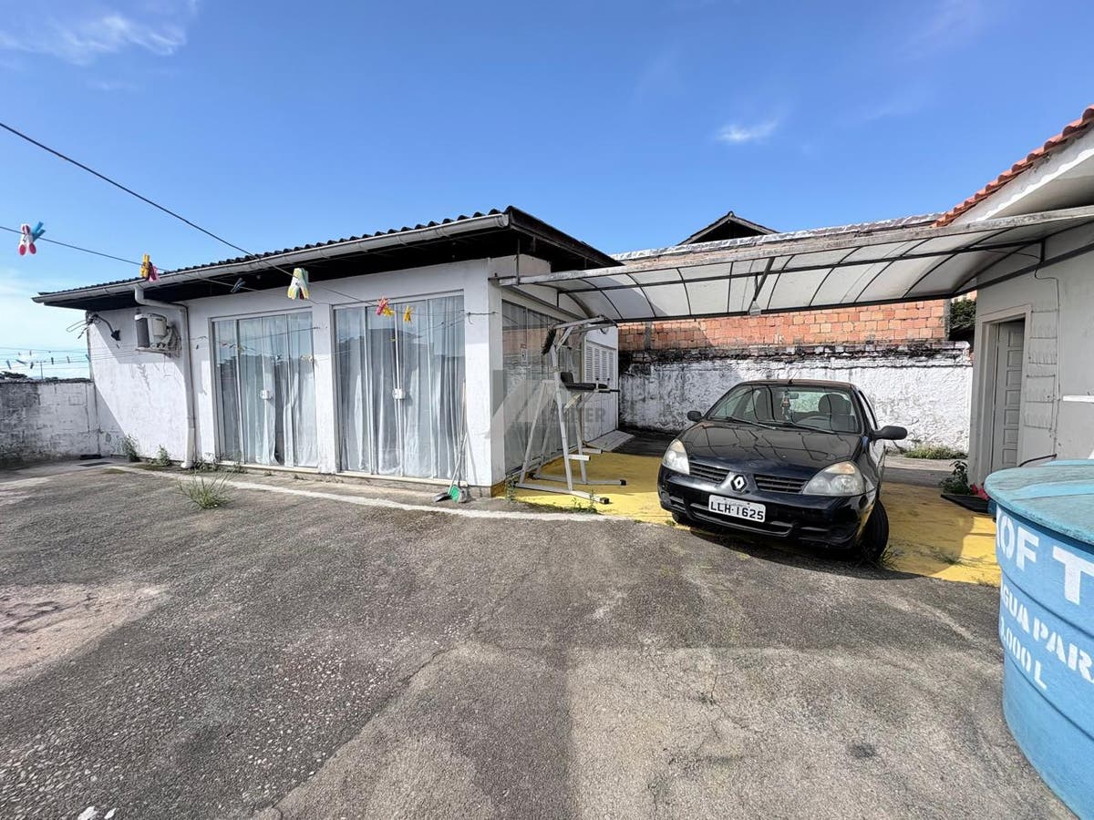 Casa 3 dormitórios com suite para venda Itacorubi Florianópolis