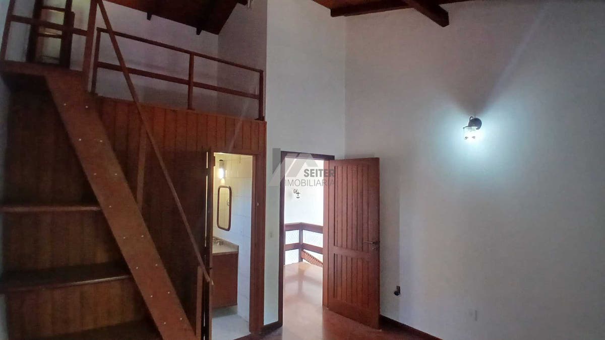 Casa a venda de 4 suites terreno grande Santo Antonio de Lisboa Florianopolis