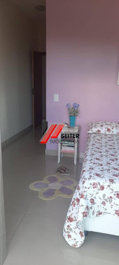 Casa a venda com 4 quartos sendo 4 suítes, 5 banheiros e 5 vagas de garagem, com area total de 279m²