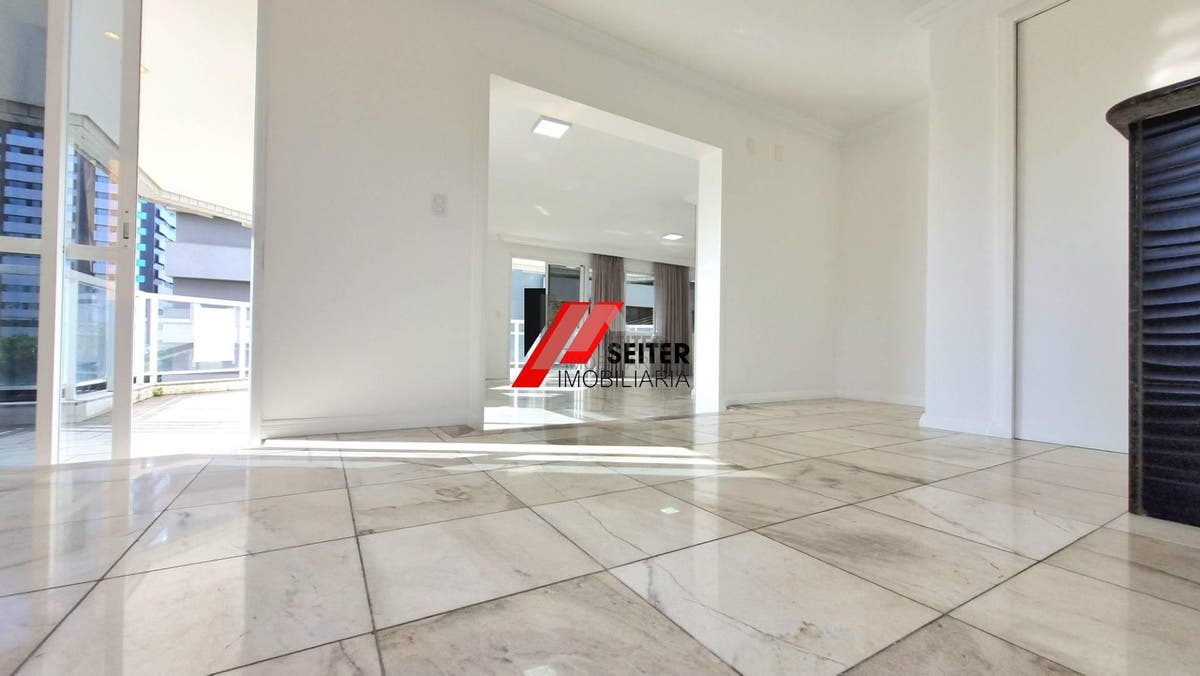 Apartamento a venda na Beira Mar Norte de Florianópolis