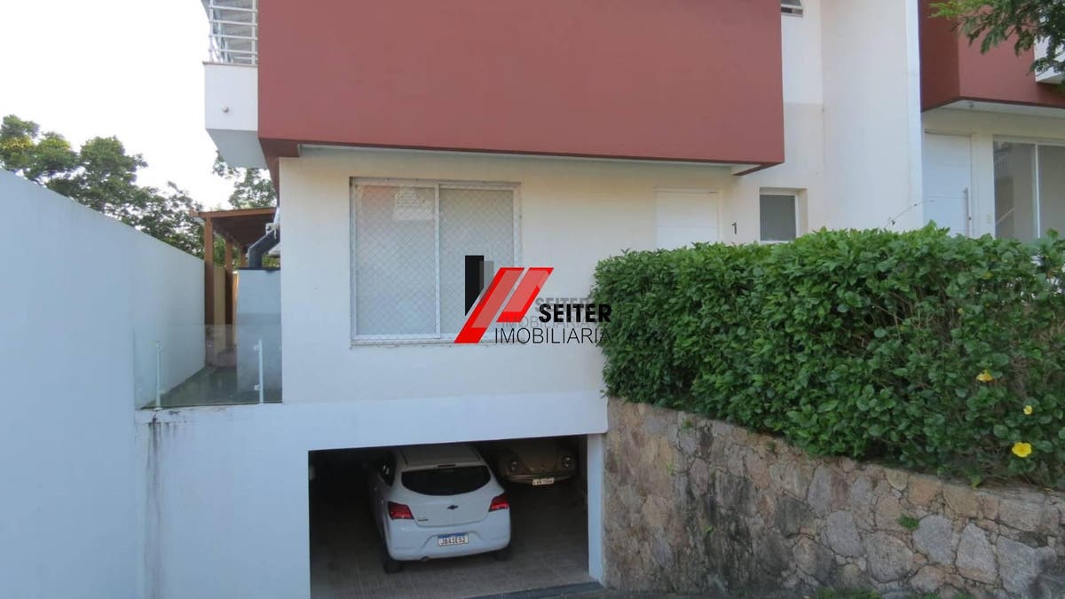 Casa com 3 quartos a venda no bairro Sambaqui em Florianópolis