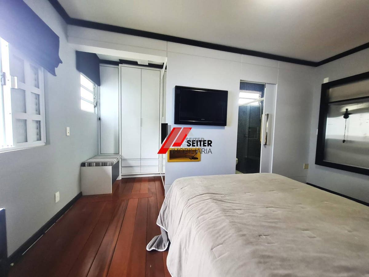 Casa mobiliada à venda em condomínio fechado no Bairro Monte Verde em Florianópolis com 4 quartos sendo 3 suítes