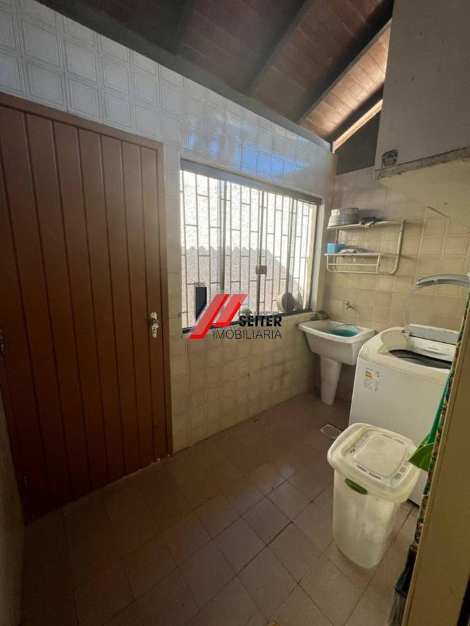 Casa a venda centro de Florianpolis, com 3 dormitorios sendo 1 suíte, vaga de garagem para ate 4 carros