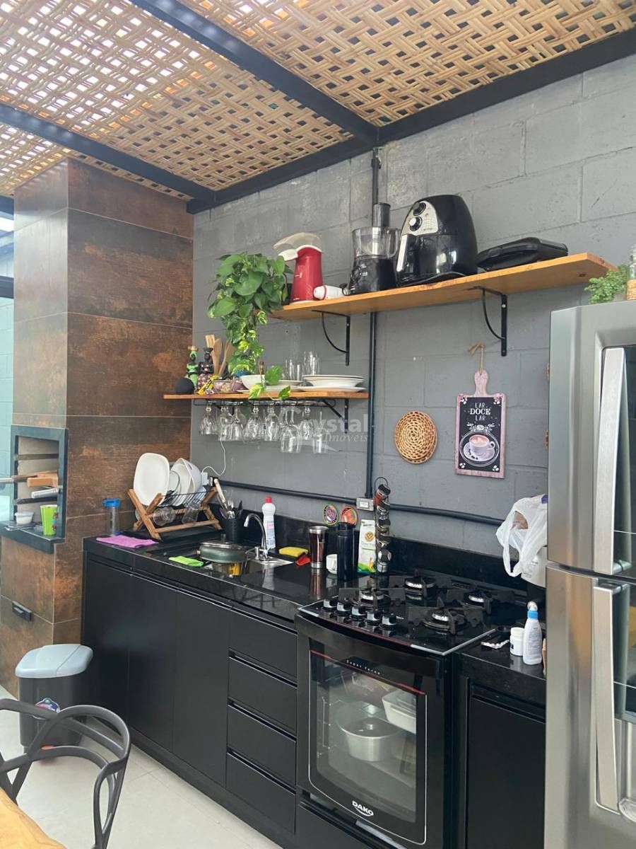 Casa de Condomínio à Venda com 2 Quartos com Ar-Condicionado, Cozinha Gourmet e Ofurô em Chácara Elisa - Avaré. Foto 2