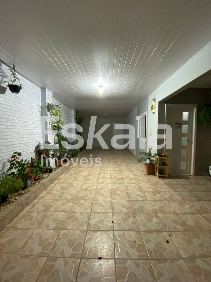 Casa com 03 Quartos e 04 Vagas de Garagem Amizade - Jaraguá do Sul