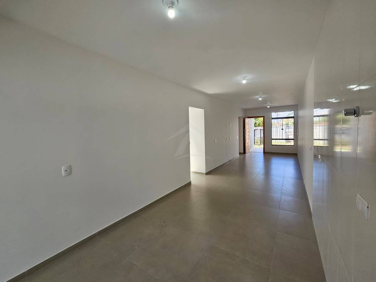 Casa com piscina, 3 quartos sendo 1 suíte, barra do saí