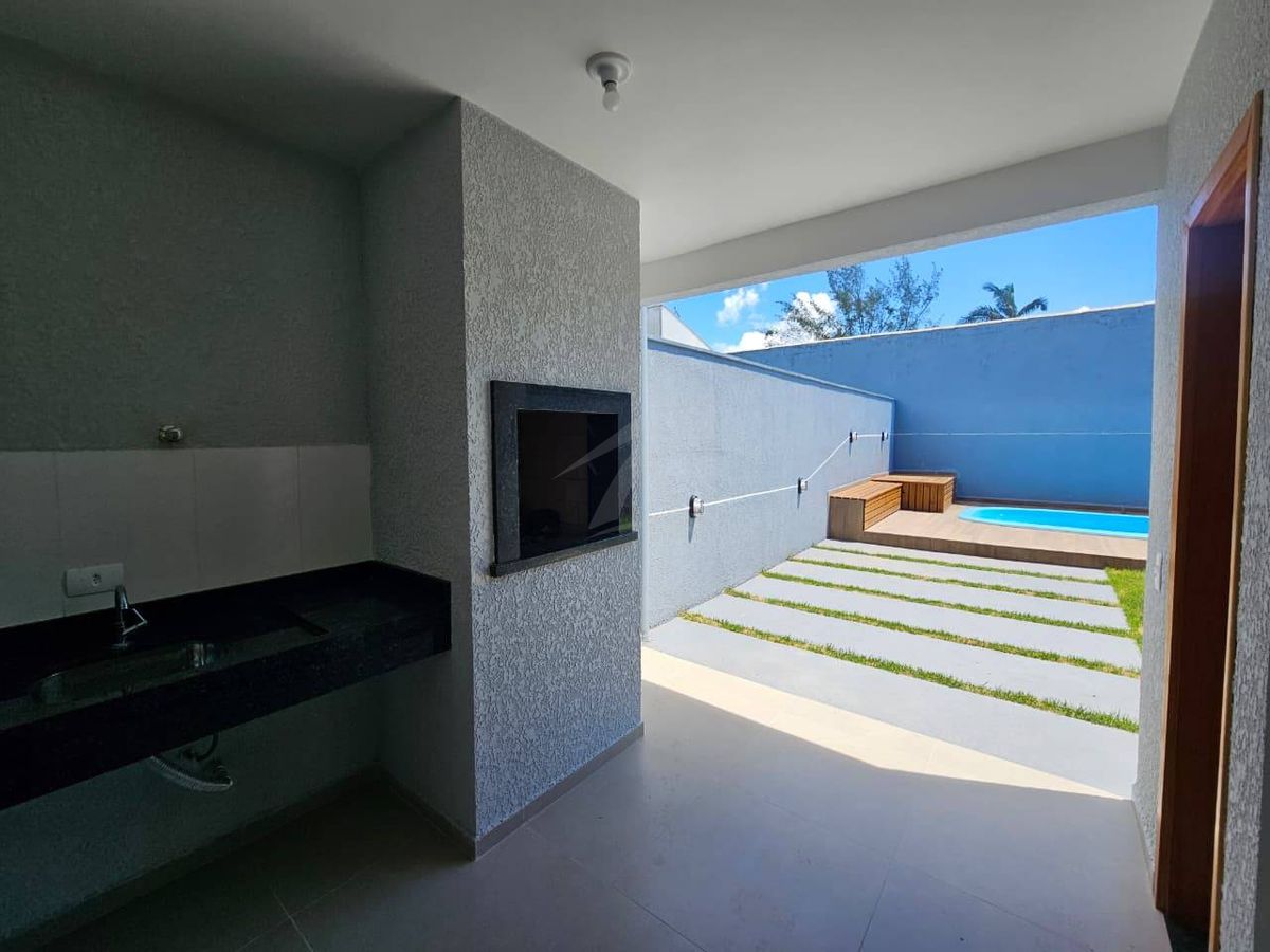 Casa com piscina, 3 quartos sendo 1 suíte, barra do saí