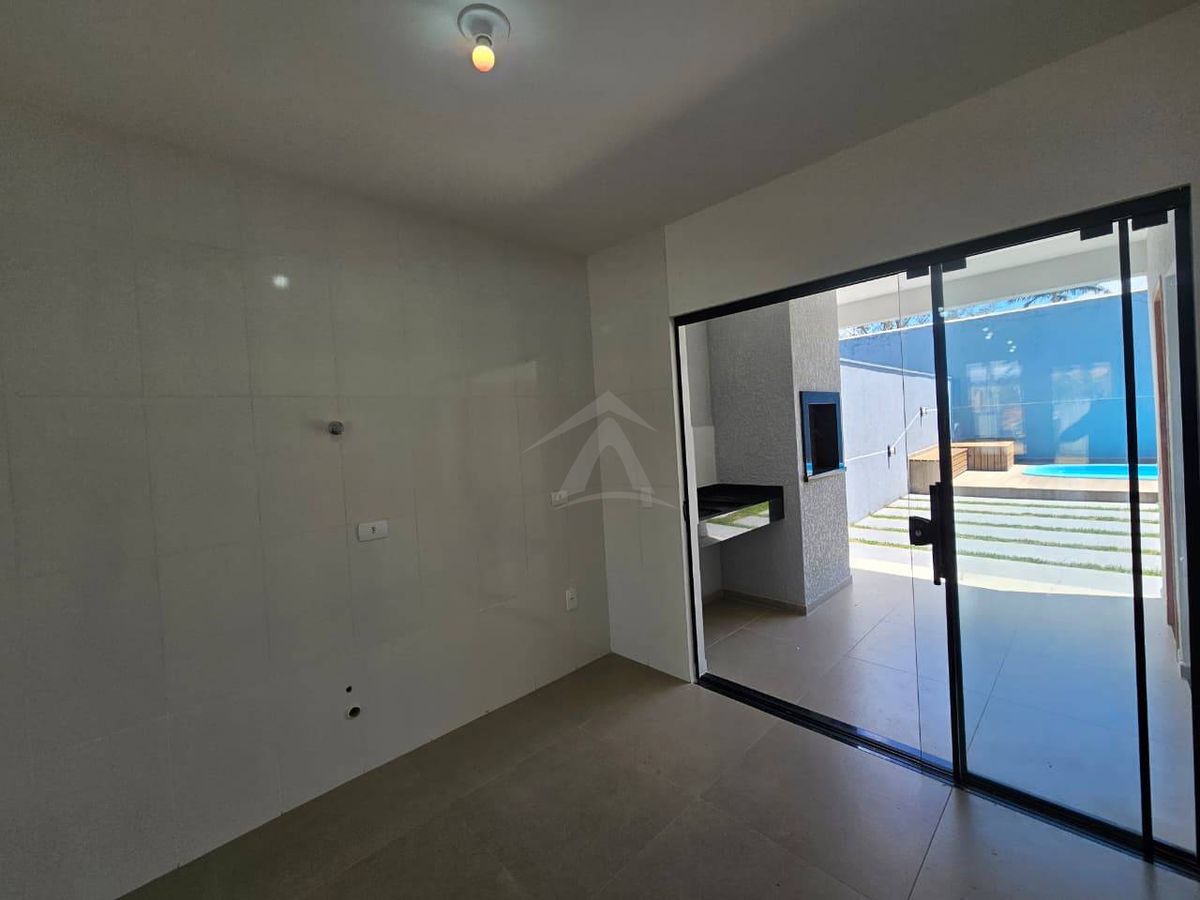 Casa com piscina, 3 quartos sendo 1 suíte, barra do saí