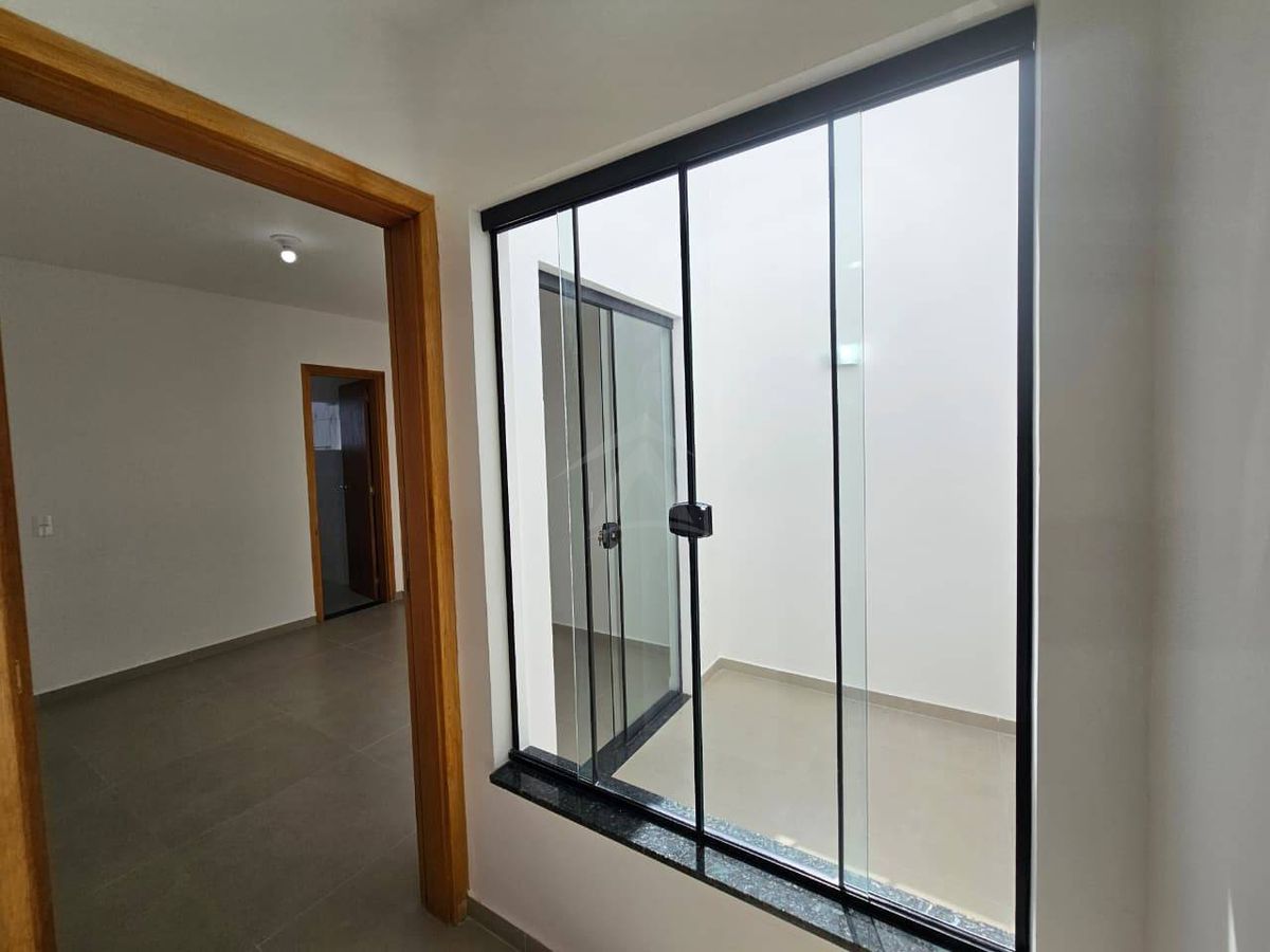 Casa com piscina, 3 quartos sendo 1 suíte, barra do saí
