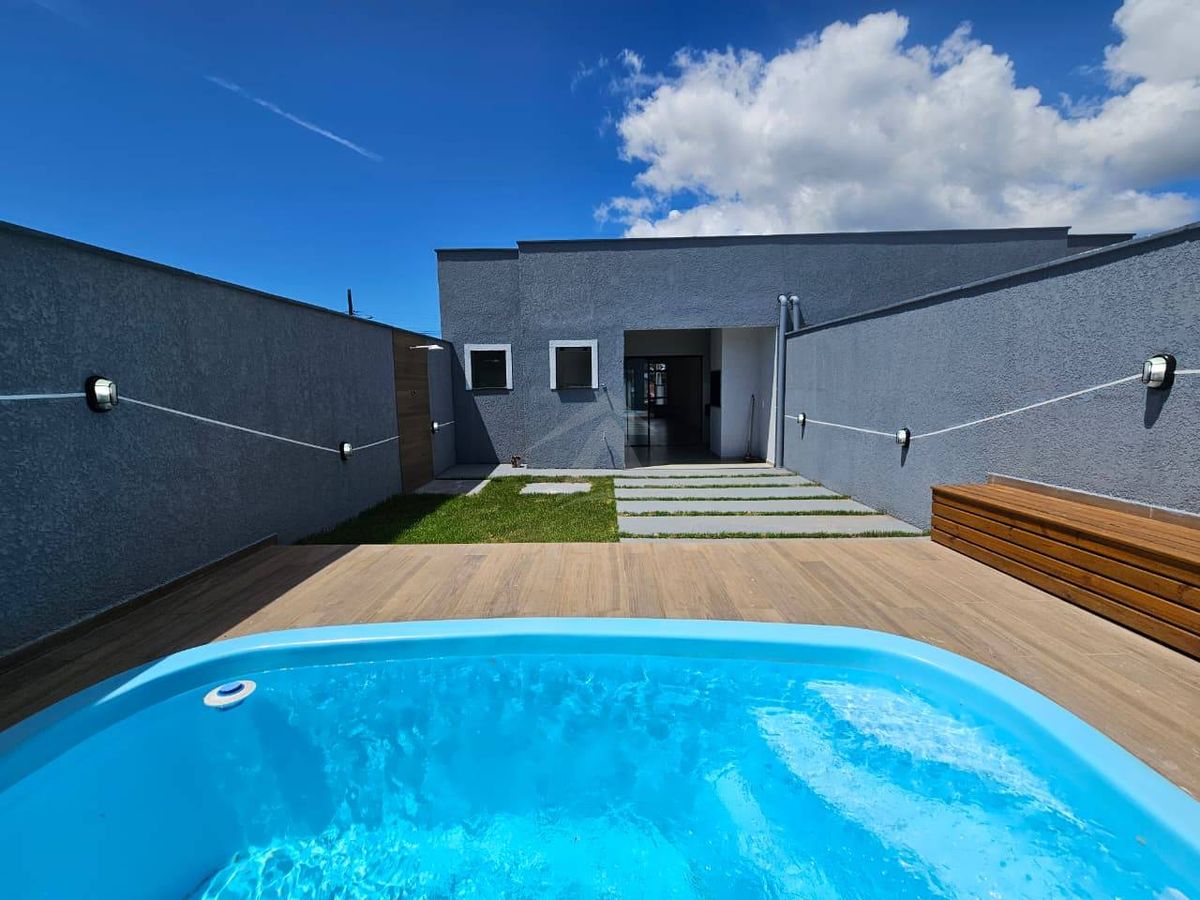 Casa com piscina, 3 quartos sendo 1 suíte, barra do saí