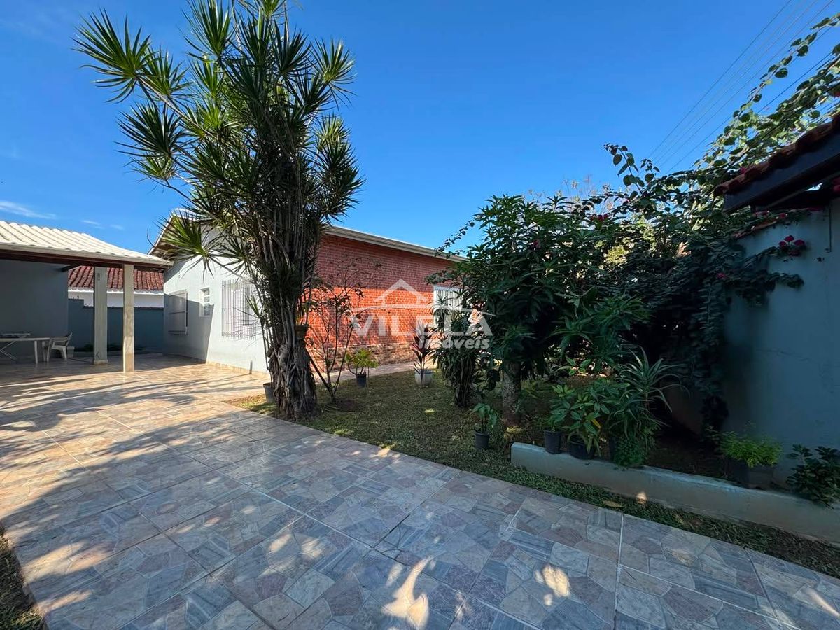 Casa térrea de esquina-jardim aruan-caraguatatuba-sp