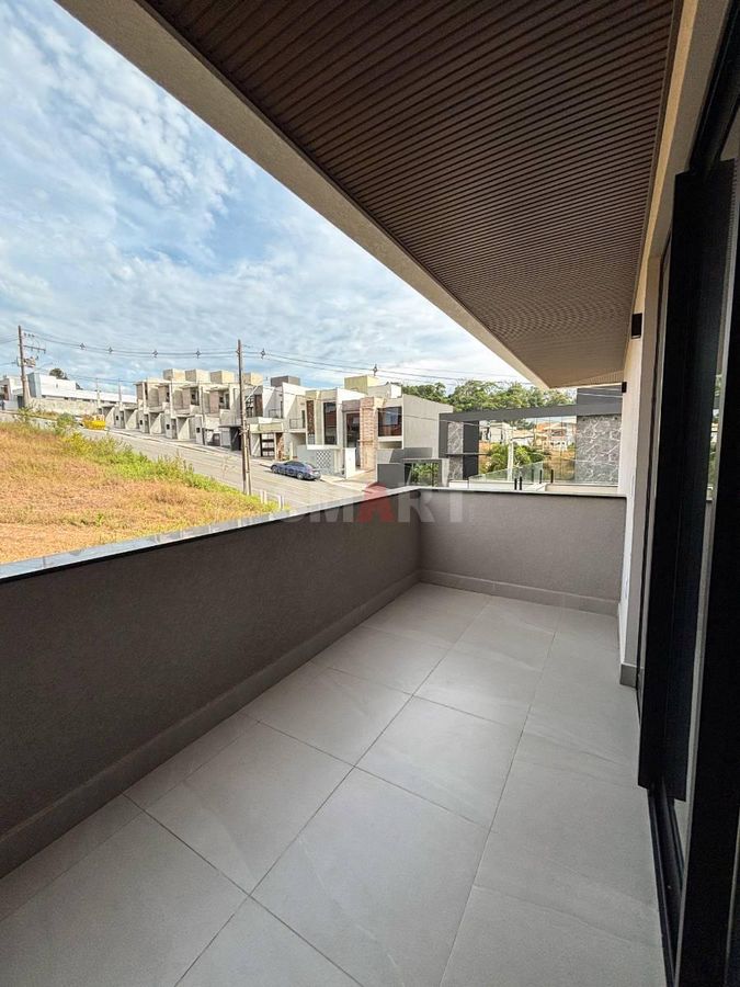 Casa com Elevador e 3 Andares Alto Padrão no Tifa Martins