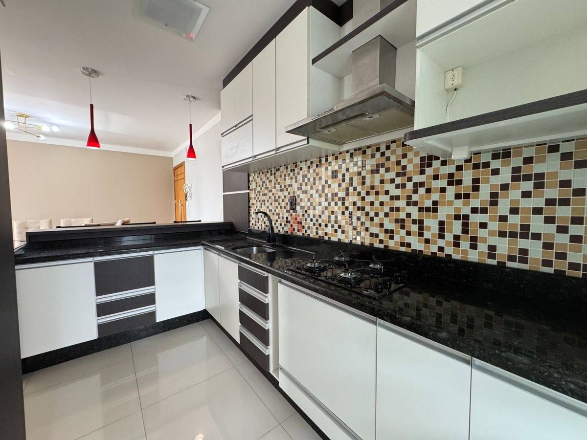 Apartamento com 1 Suíte +1 Quarto Mobiliado no Centro