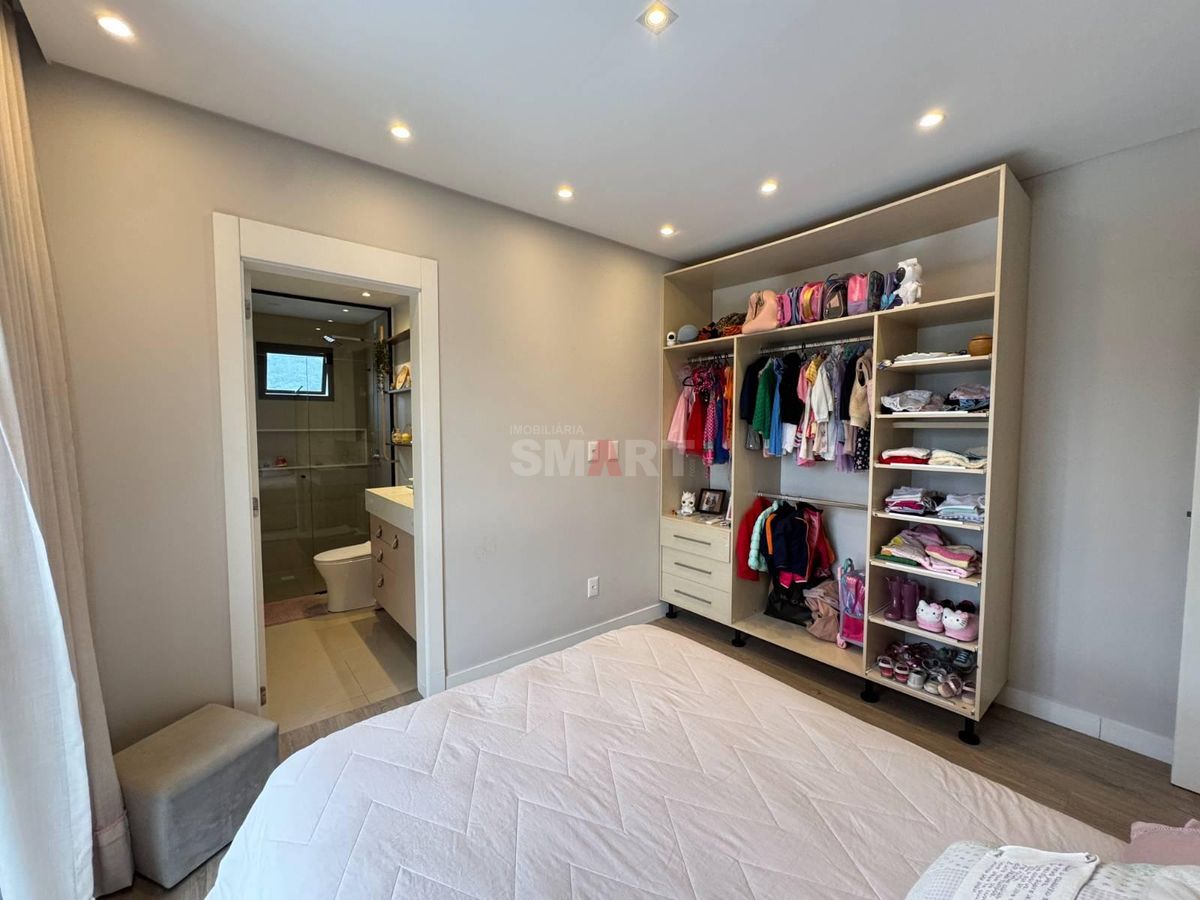 Apartamento Semimobiliado com 3 Suítes à Venda no Jaraguá Esquerdo