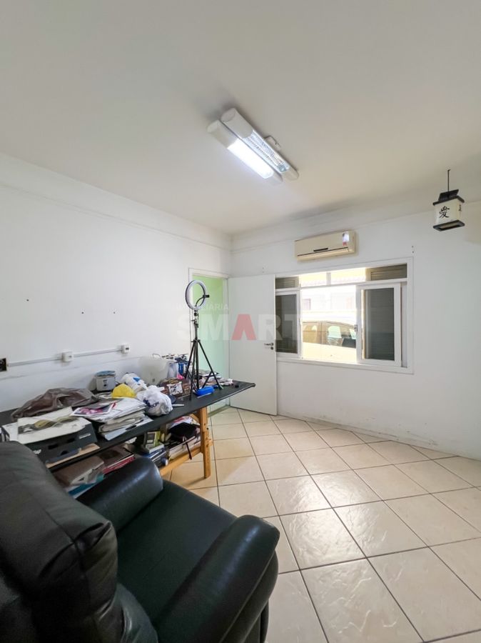 Casa Com Piscina e Sala Comercial