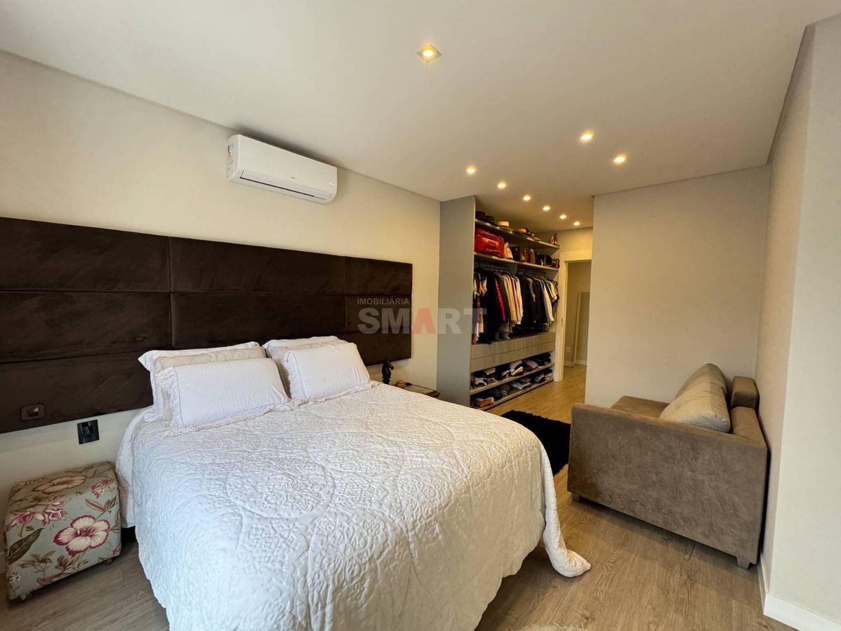 Apartamento Semimobiliado com 3 Suítes à Venda no Jaraguá Esquerdo