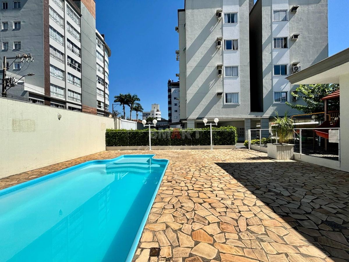 Apartamento 3 quartos (1 suíte) semimobiliado no Czerniewicz