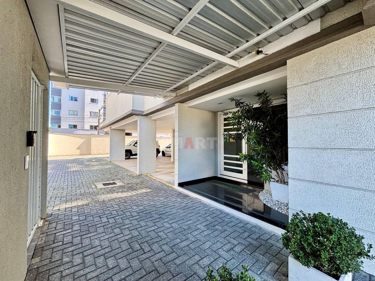 Apartamento 3 quartos (1 suíte) semimobiliado no Czerniewicz