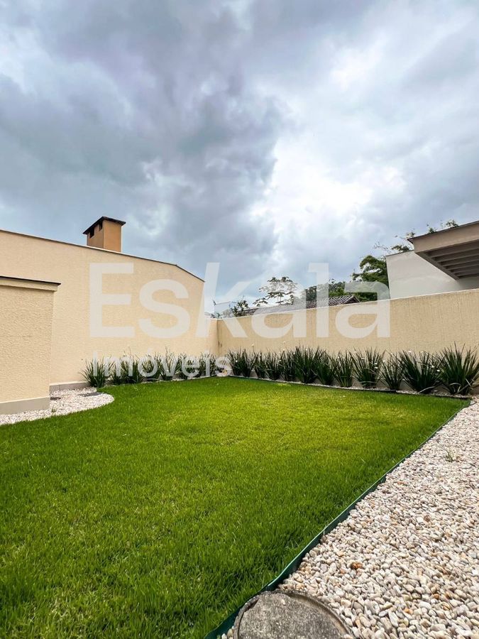 Casa Alto padrão Contendo 01 Suíte + 02 Dormitórios Jaragua 99 - Jaragua do Sul