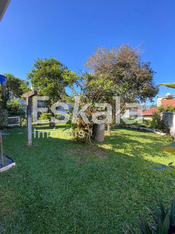 Casa com 03 Quartos e 04 Vagas de Garagem Amizade - Jaraguá do Sul