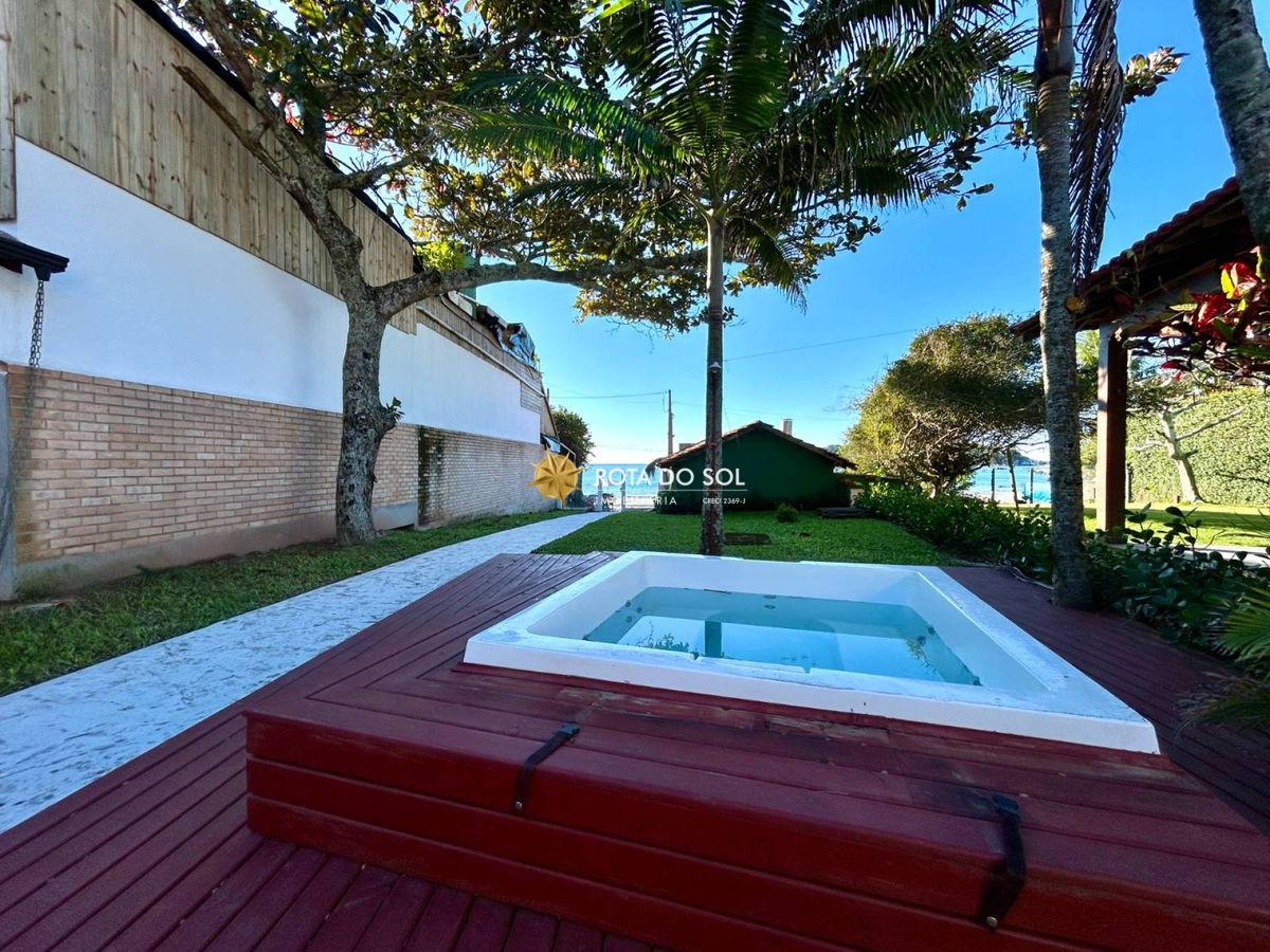 Casa Frente Mar à venda Praia Centro Bombinhas SC - 1