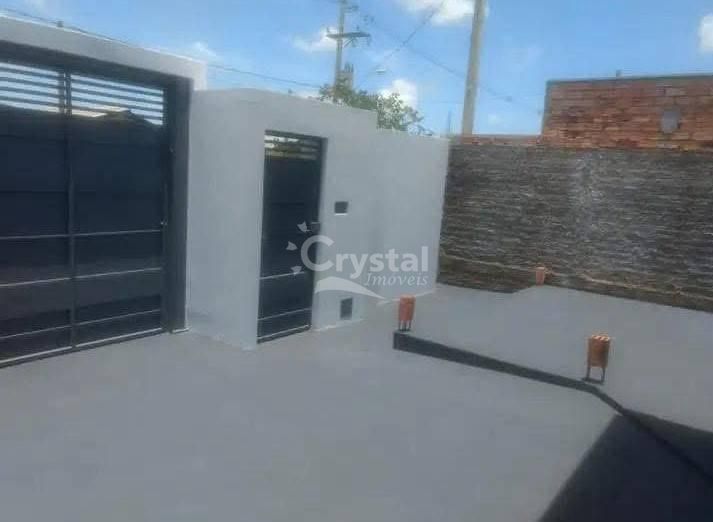 Casa à Venda com 2 Quartos, Quintal Concretado, Entrada para Carro e Portões Automáticos em São Rogério 2 - Avaré. Foto 2