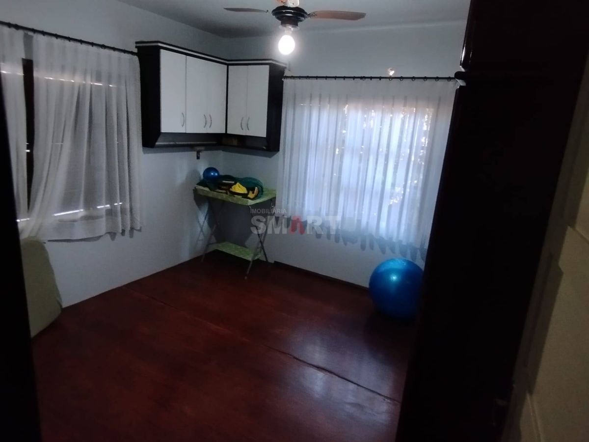 Casa Bem Localizada com 3 Quartos Sendo Uma Suíte