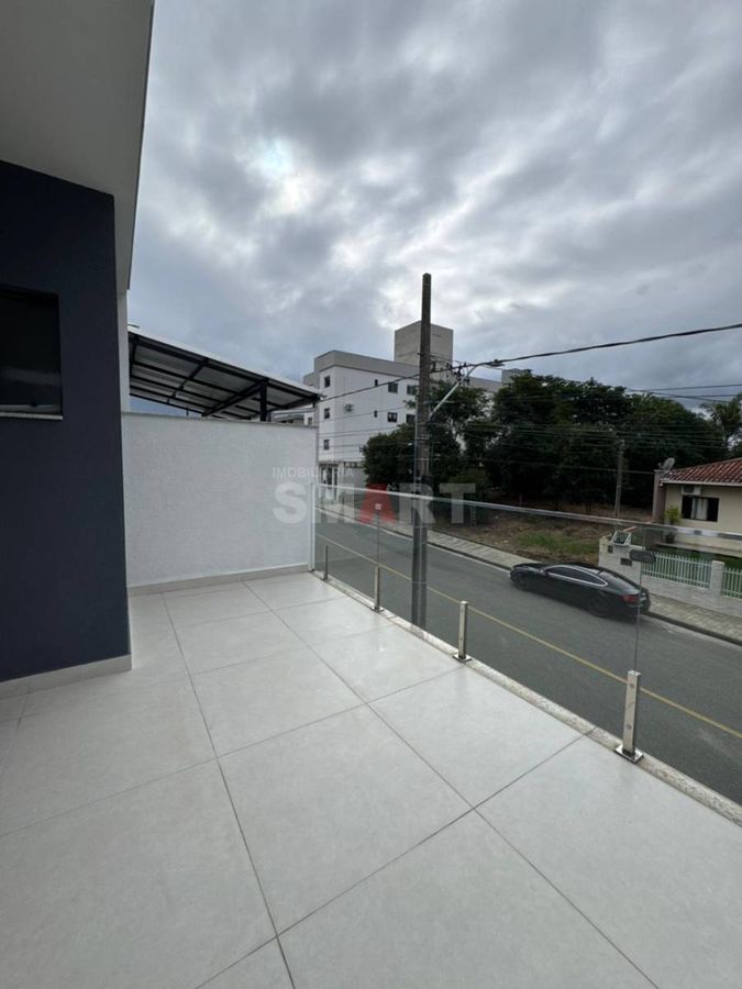 Casa Geminada com 1 Suíte + 2 Quartos na Barra do Rio Cerro