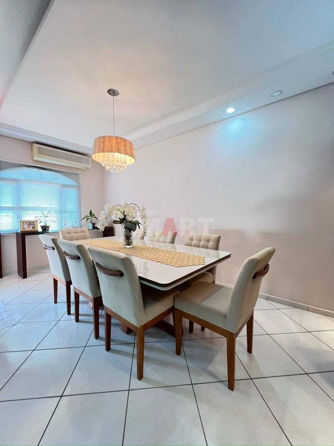 Casa com Piscina 1 Suíte e 2 Quartos no Centro de Jaraguá do Sul