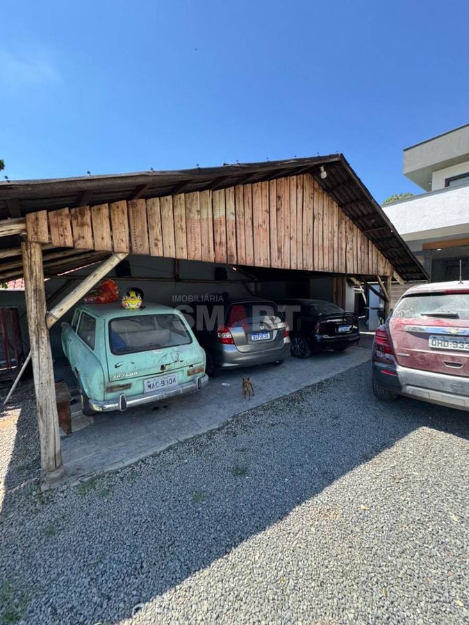 Casa com Piscina no Terraço e Ampla Área Externa no Bairro Ilha da Figueira