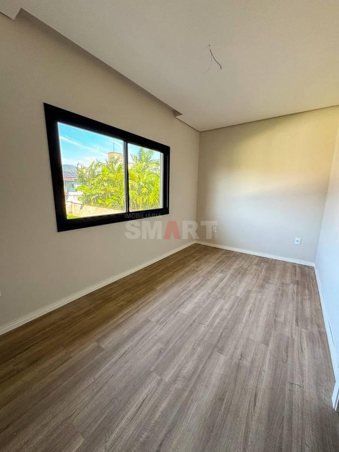 Casa Geminada com 01 Suíte e 02 Quartos no bairro Vila Lalau