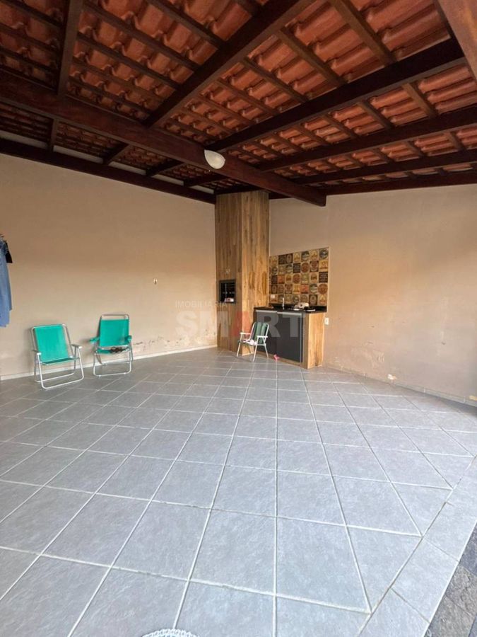 Casa com 3 Quartos e Ampla Área Externa no Amizade