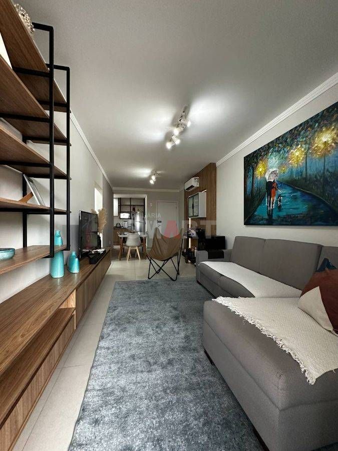 Apartamento semi-mobiliado com 1 suíte + 1 quarto com elevador