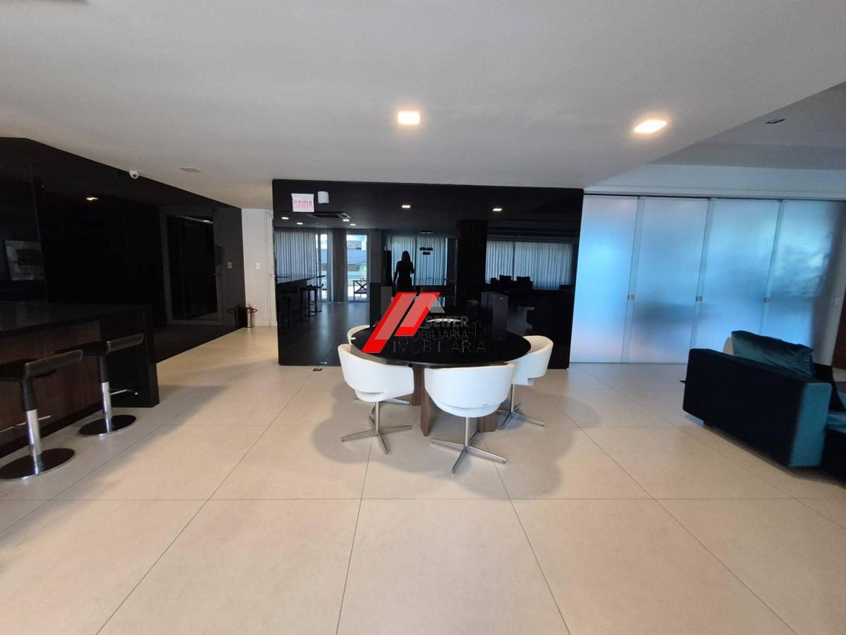 Apartamento de 2 dormitórios alto padrão para locação na Agronômica Florianópolis