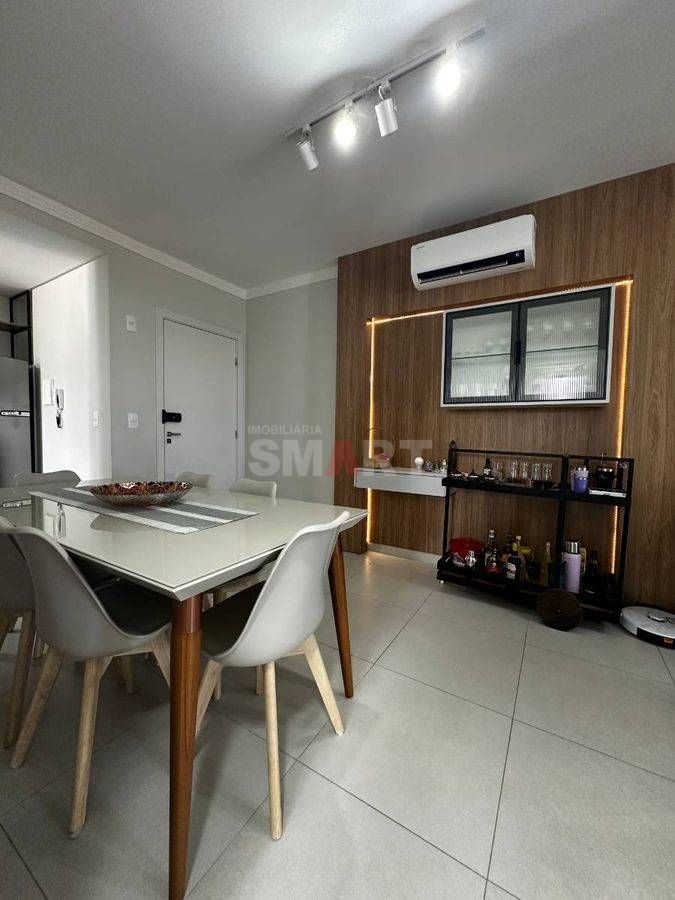 Apartamento semi-mobiliado com 1 suíte + 1 quarto com elevador