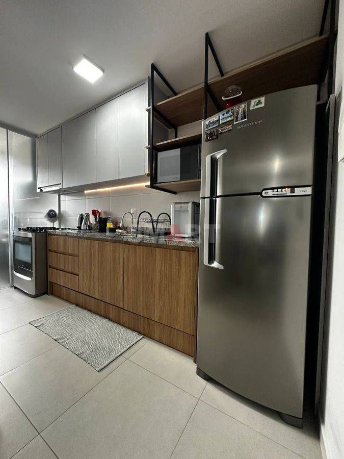 Apartamento semi-mobiliado com 1 suíte + 1 quarto com elevador